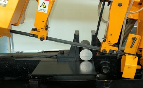 南丰数控带锯床自动送料精度会出现偏差吗？