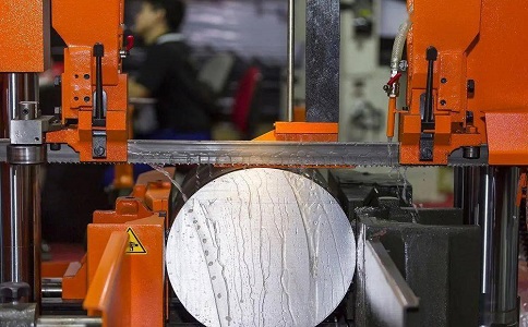 南丰立式金属带锯床切削出现跑带故障解决方法！